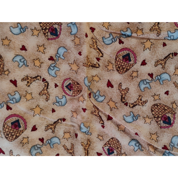 4.5 yards of 90's Crafting Fabric 2 Patterns - Picture 3 of 4